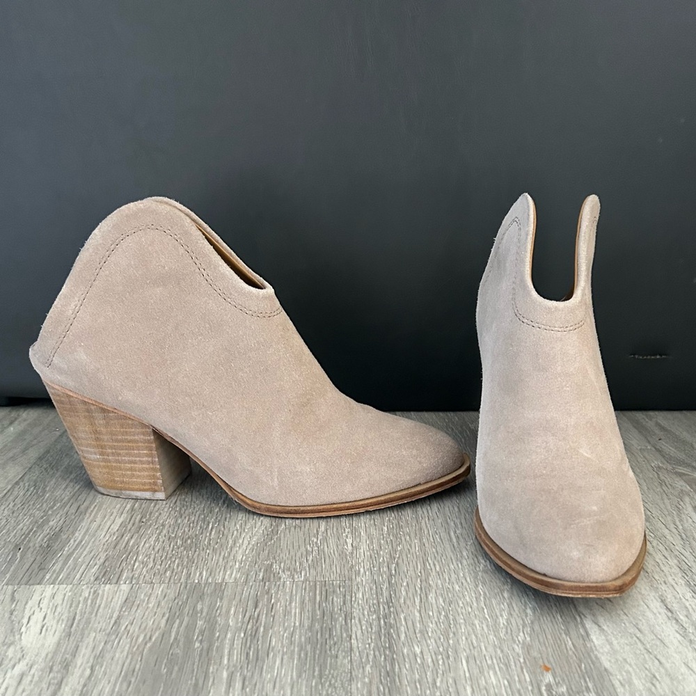 Chinese Laundry brand shoes suede